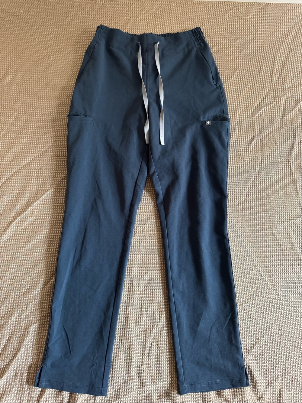 FIGS Dark Navy Scrub Pants Womens W22SW2014 Cargo Ankle Slit Yoga Waistband